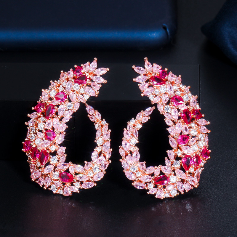 European Heavy Industry Star Fashion High-end and Elegant Leaf-shaped Earrings Set with Zirconia Stones - Versatile and Stylish Ear Accessories