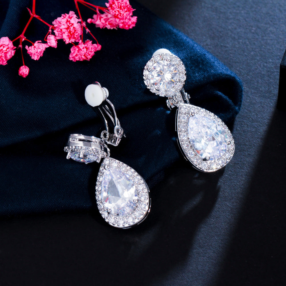 Simple and exclusive droplet-shaped ear clips with eight arrows and eight hearts set with AAA quality zirconia stones as an ear pendant