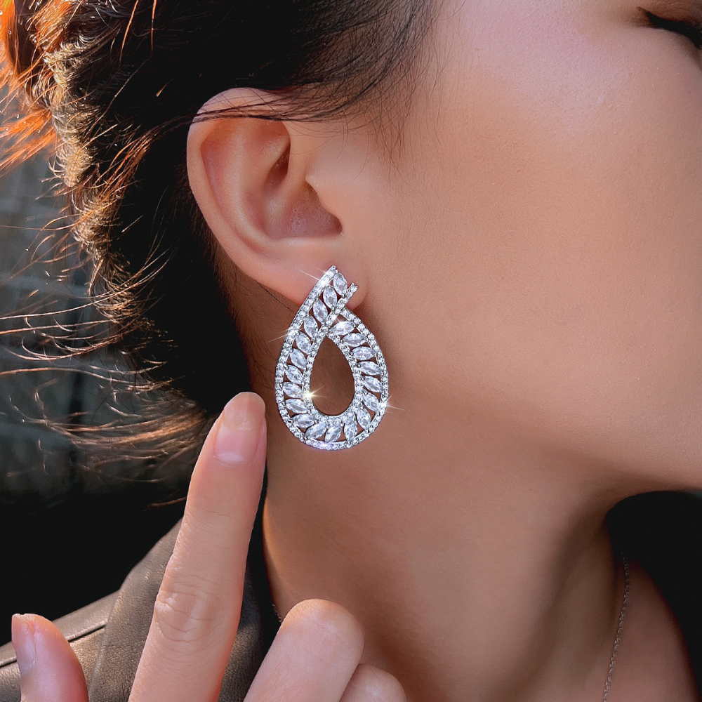 S925 silver needle classic geometric oval-shaped cut air-quality zirconia stud earrings with full diamonds U-shaped design fashionable ear pendants