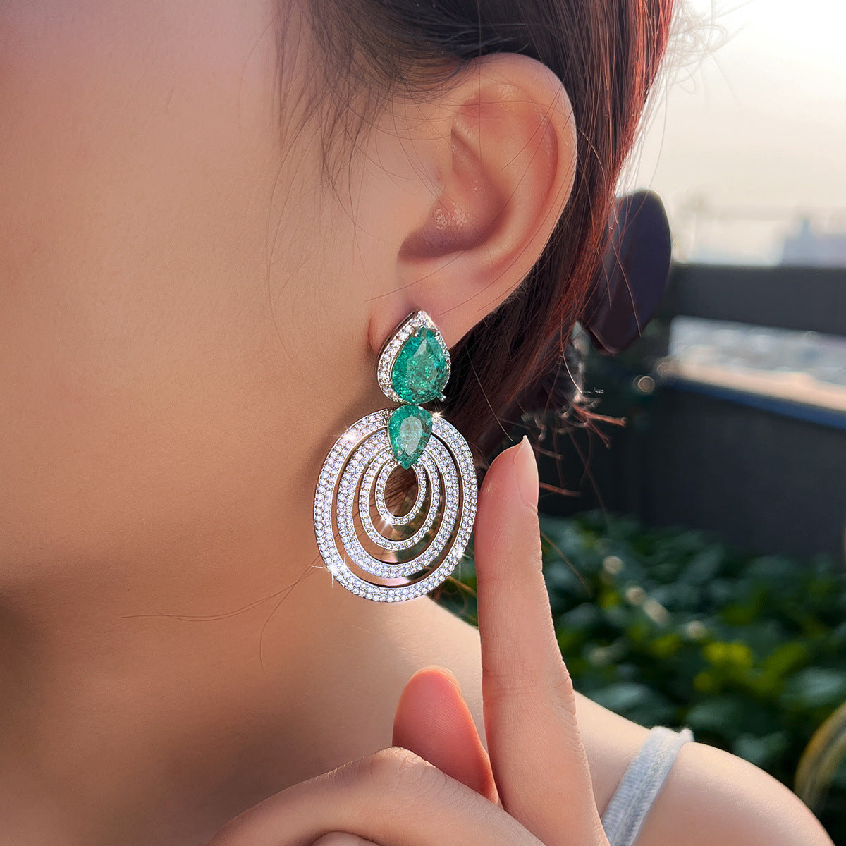 European and American geometric design oval large hoop earrings in S925 silver Lightweight and luxurious style Suitable for formal evening gowns Women's earrings