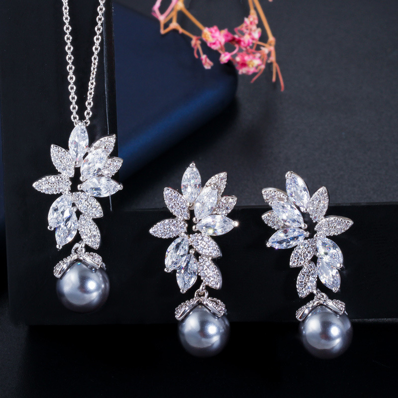 Korean-style fashion versatile S925 pure silver needle micro-set zirconia shell pearl necklace earrings and chain set. For women