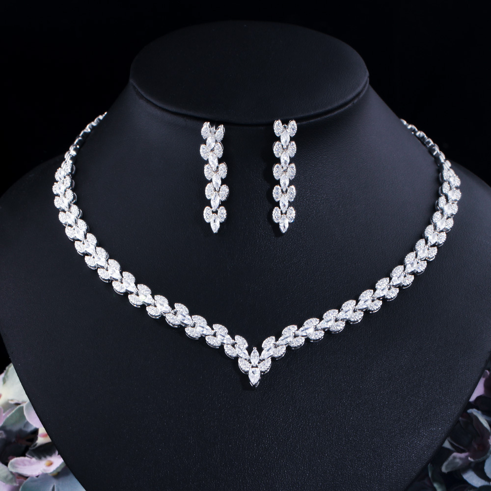 Korean version of classic and simple jewelry set for necklaces and earrings - stylish and versatile bridal necklace set chain