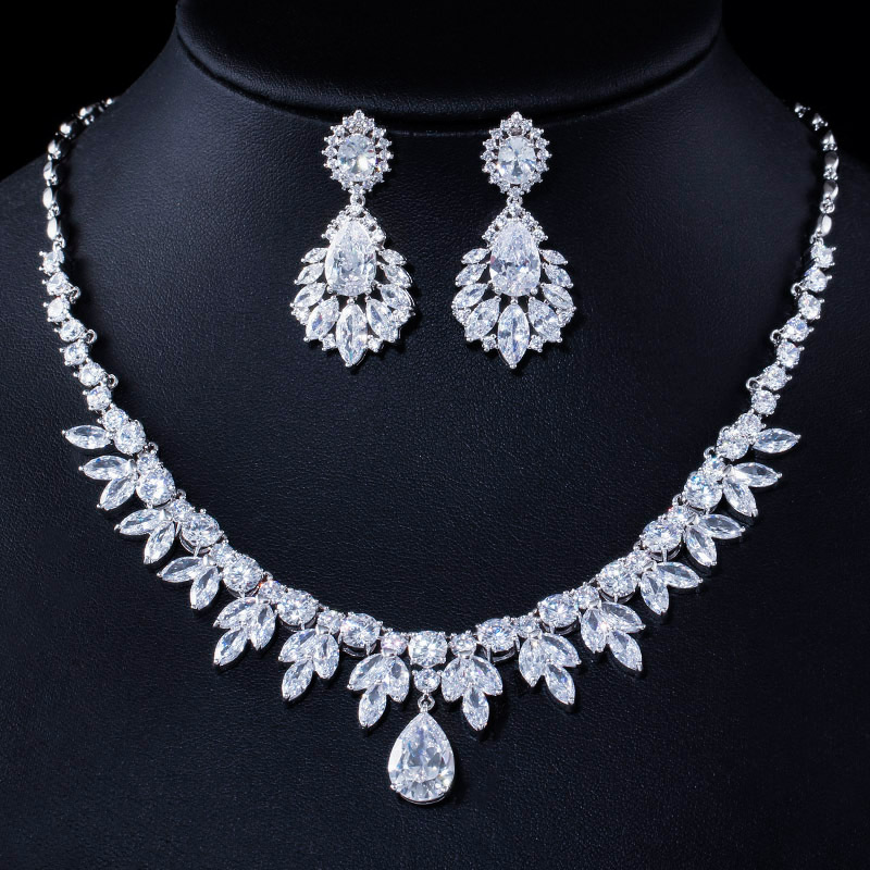 Two-piece set of high-end earrings and necklaces from Europe and America Zircon jewelry for evening gowns and wedding dresses