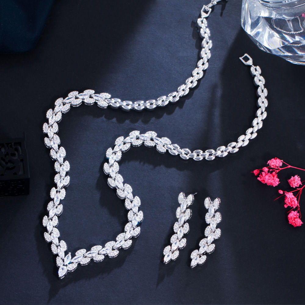Korean version of classic and simple jewelry set for necklaces and earrings - stylish and versatile bridal necklace set chain