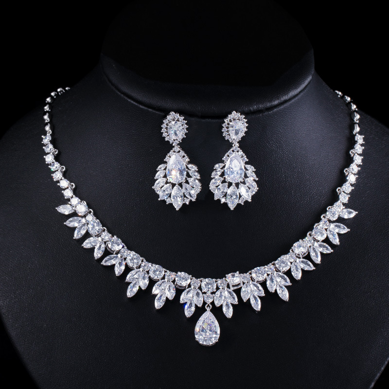 Two-piece set of high-end earrings and necklaces from Europe and America Zircon jewelry for evening gowns and wedding dresses