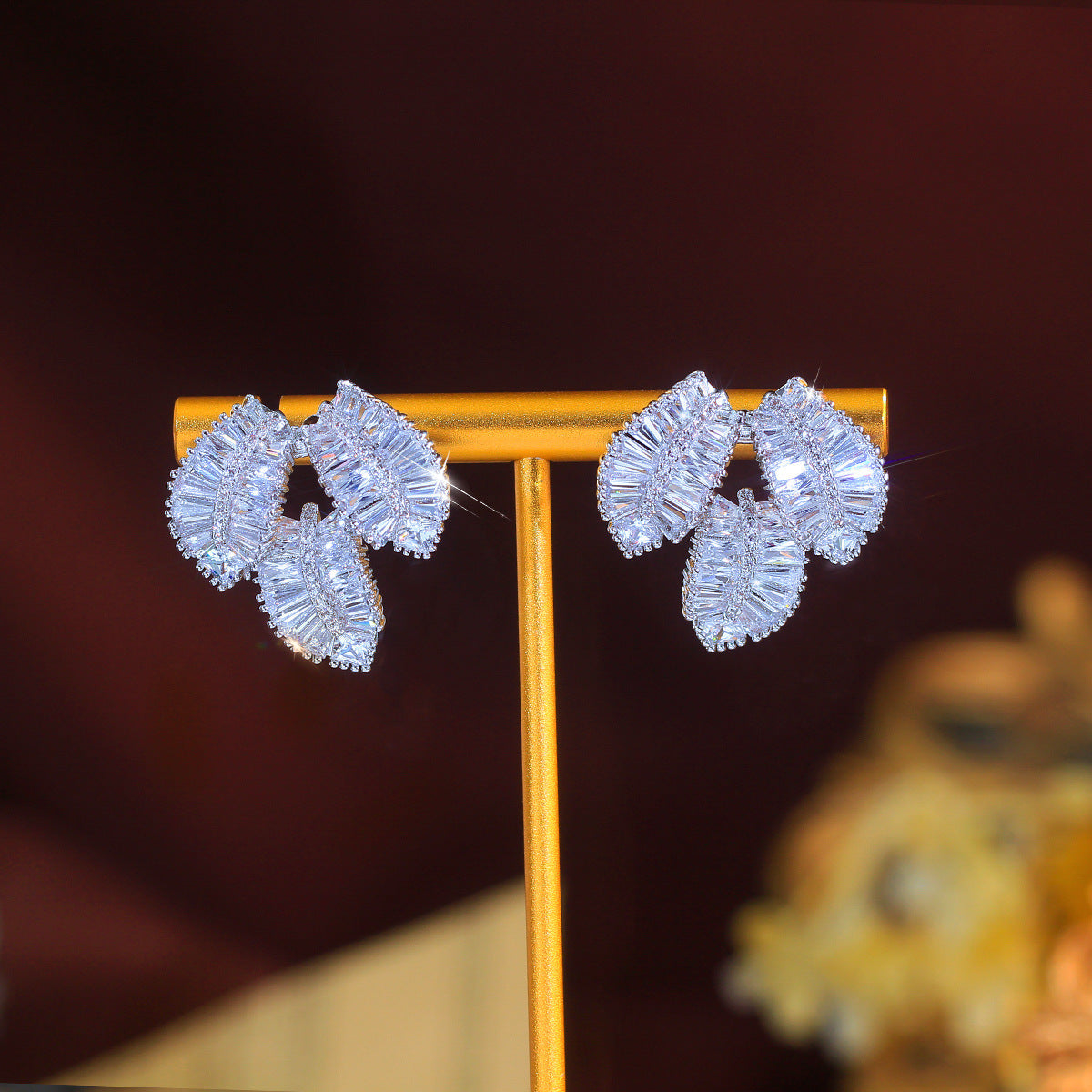 Luxury-sleek and enchanting Korean and Japanese shiny three-dimensional leaf earrings highly versatile and suitable for all occasions featuring small inlay of zirconia unique ear jewelry