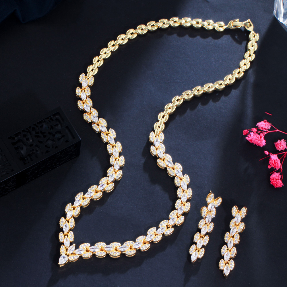 Korean version of classic and simple jewelry set for necklaces and earrings - stylish and versatile bridal necklace set chain