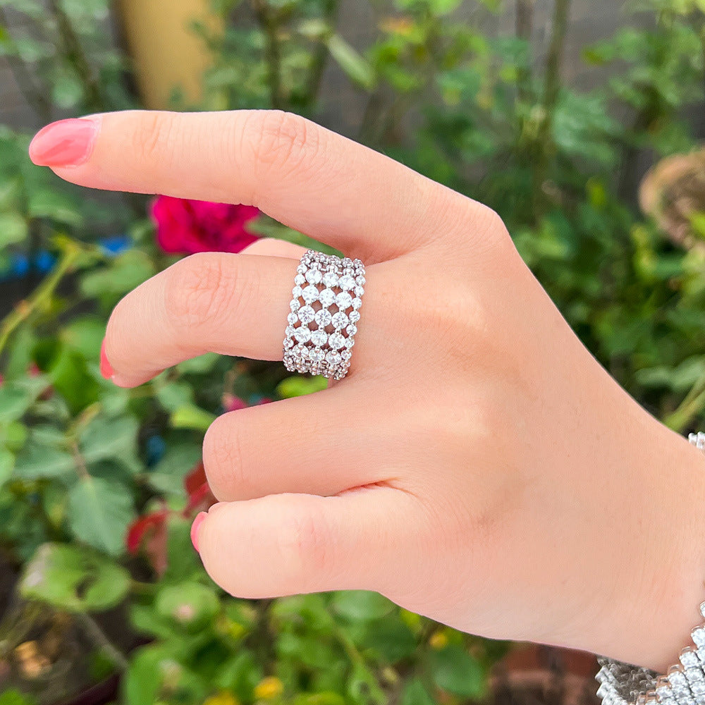 Luxurious retro ultra-bright open ring with full diamonds - a rare and popular online live-streaming accessory featuring zirconium rings