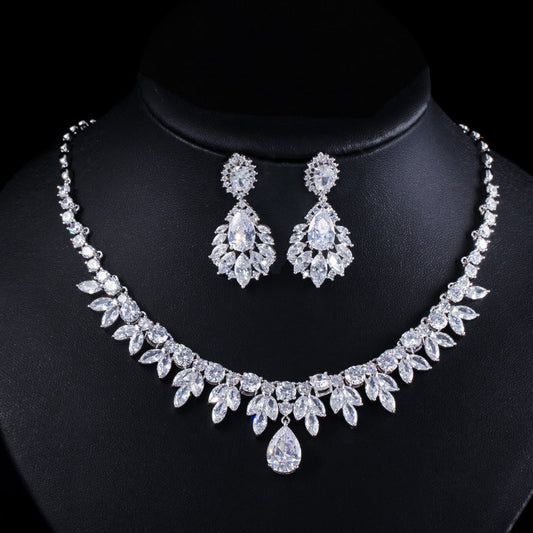 Two-piece set of high-end earrings and necklaces from Europe and America. Zircon jewelry for evening gowns and wedding dresses
