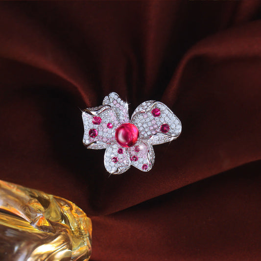 French-style minimalist luxury high-purity diamond sophisticated ring for women exuding elegant charm Red gemstone with ultra-shiny finish heavy precious gemstones three-dimensional flower-shaped finger ring
