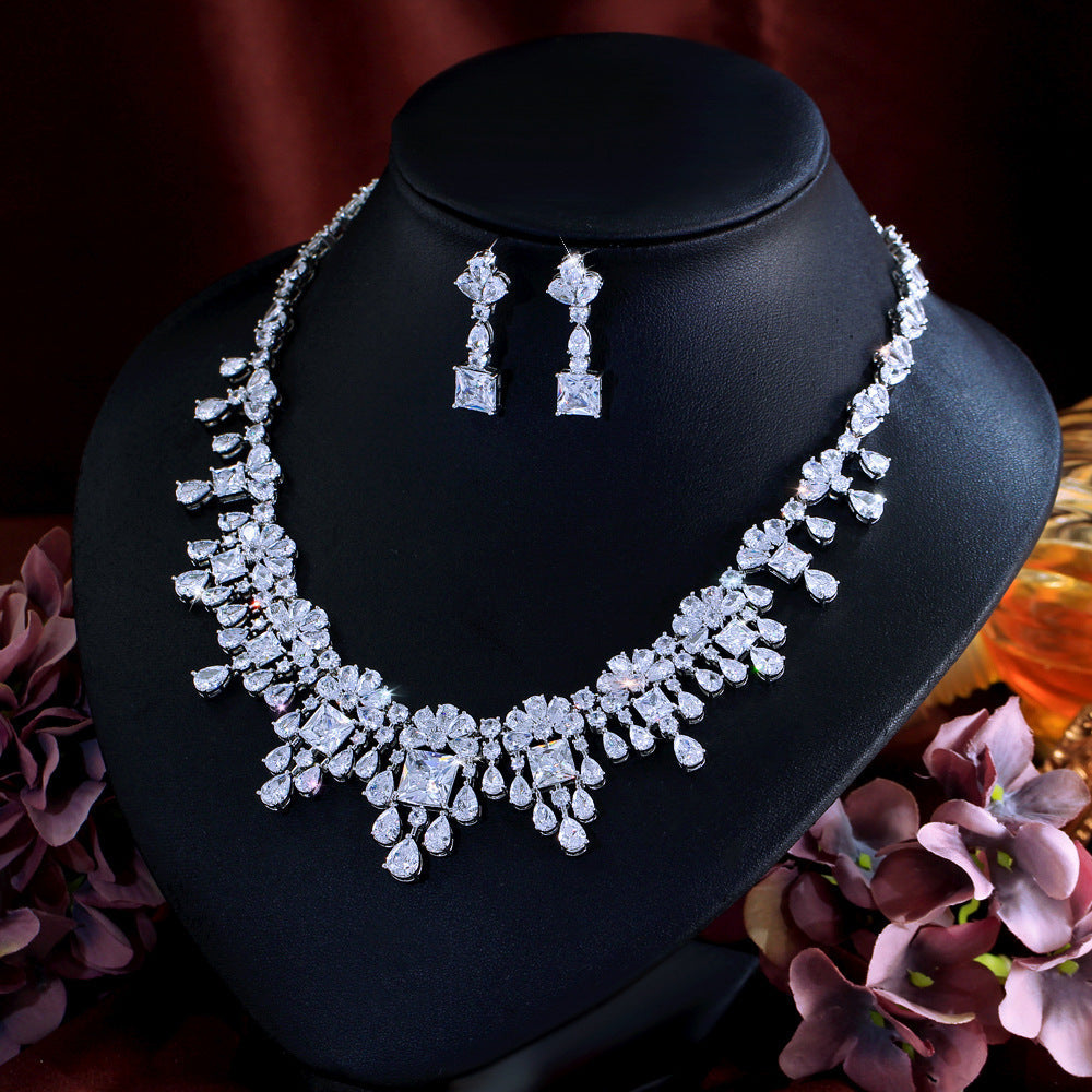 European and American exquisite and luxurious zircon necklace and earrings set, dazzling full of diamonds, elegant banquet dress, bridal chain jewelry set