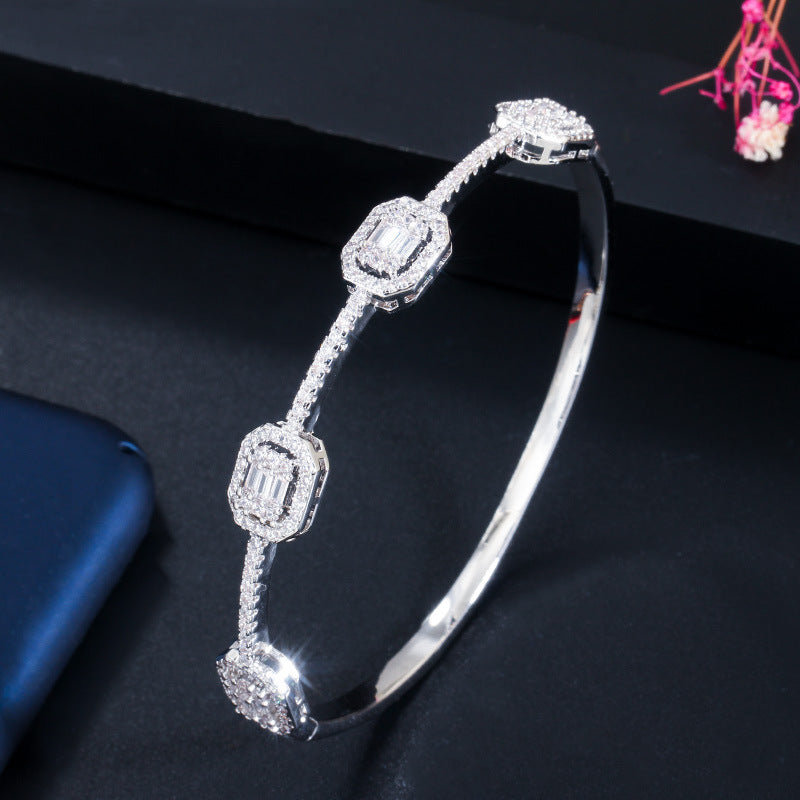 Korean-style fashionable women's versatile bracelet with micro-set AAA zirconia and genuine gold electroplating