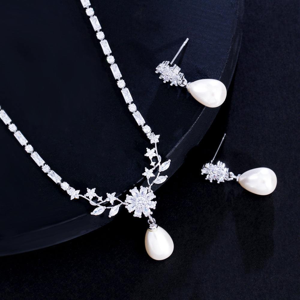 Korean version of light luxury minimalist niche design pearl collar chain with micro-set zirconia pearls and pearl earrings set. Set package