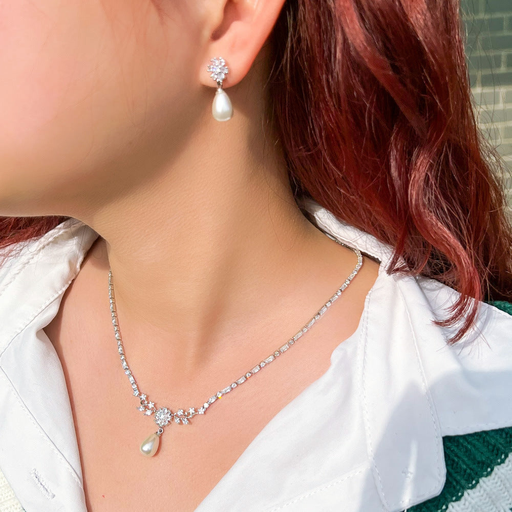 Korean version of light luxury minimalist niche design pearl collar chain with micro-set zirconia pearls and pearl earrings set. Set package