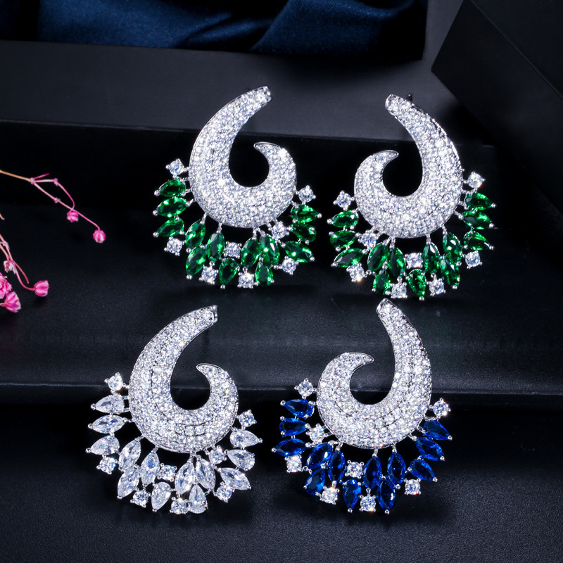 New European-style creative exaggerated diamond earrings. Ultra-shiny zirconia women's versatile ear accessories