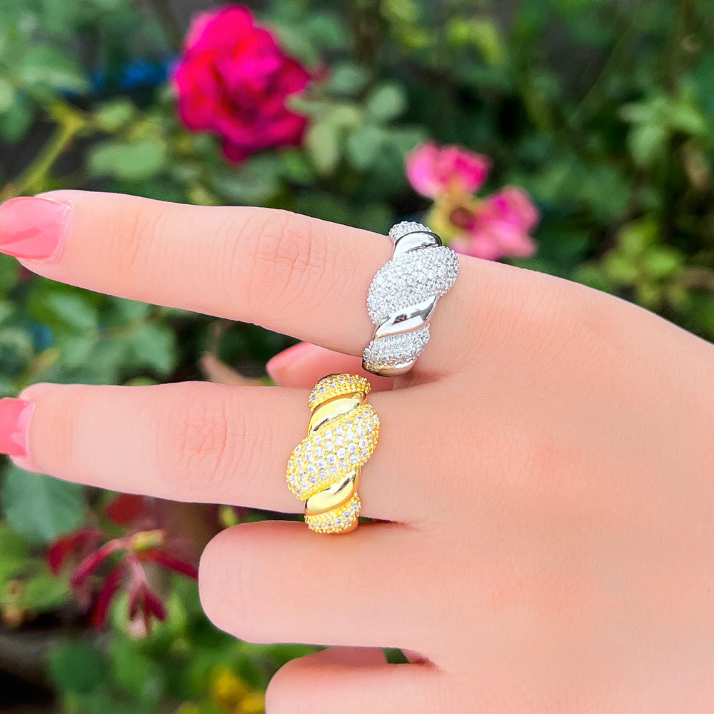 French-style minimalist marlax twisted zirconia open-end ring - a unique design for sophisticated women a ring suitable for live-streaming and hand jewelry