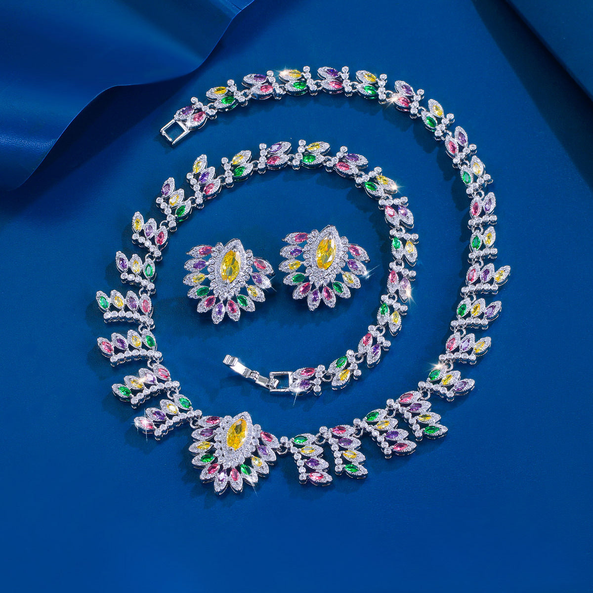 The bride's wedding dress jewelry set features zirconia inlay multi-color necklace and earrings as well as a luxurious diamond bracelet