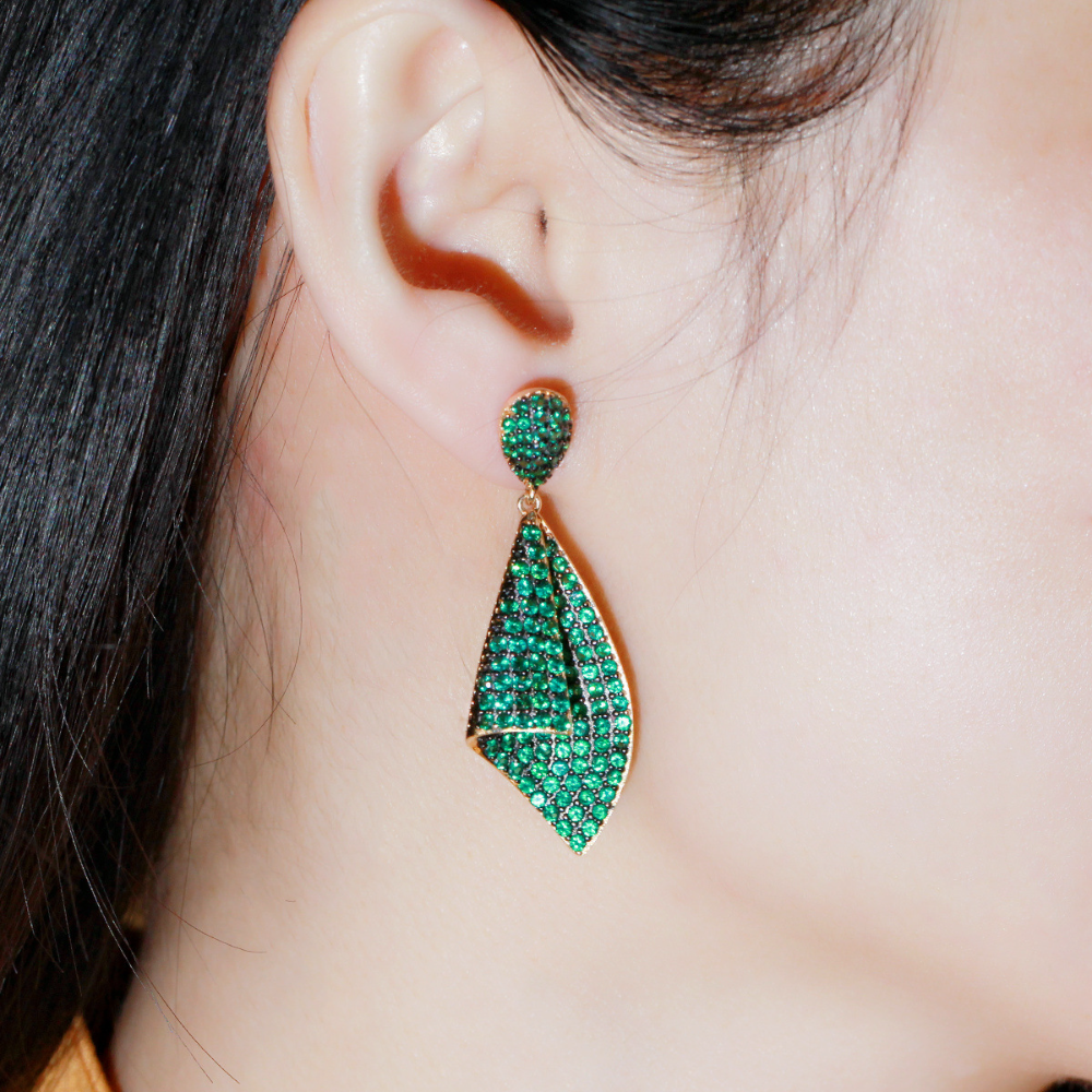European and American creative micro-set zirconia geometric shape S925 silver needle petal earrings elegant and refined jewelry pieces
