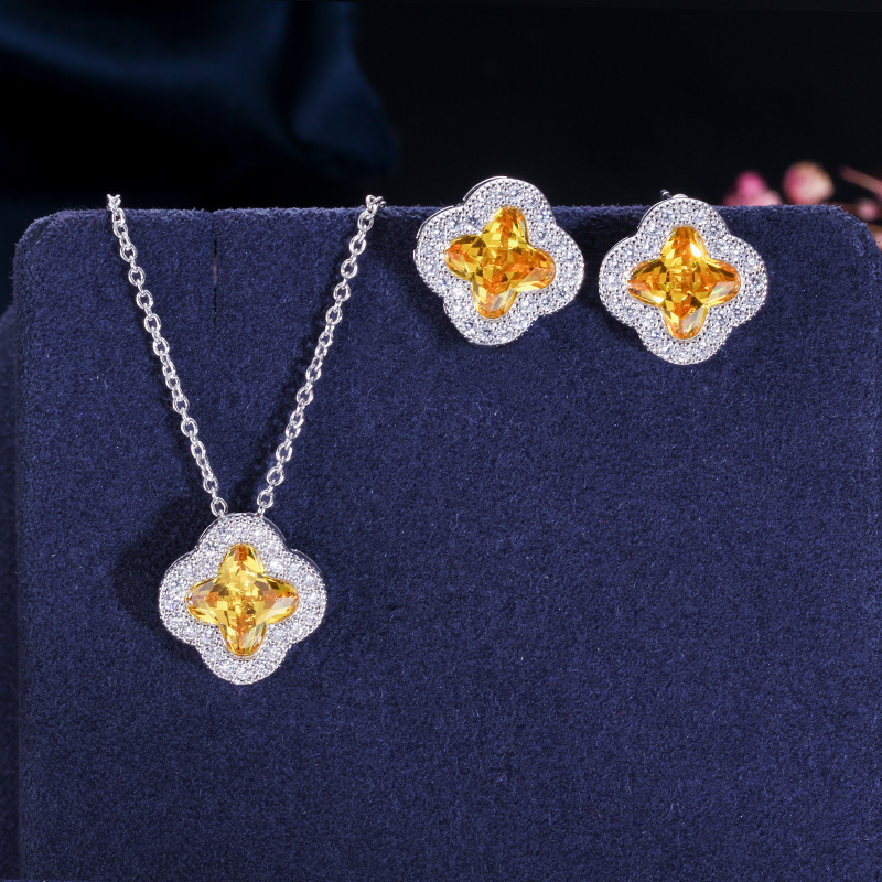 Korean version of micro-set zirconia pendant - Four-leaf clover necklace - Lucky grass accessory