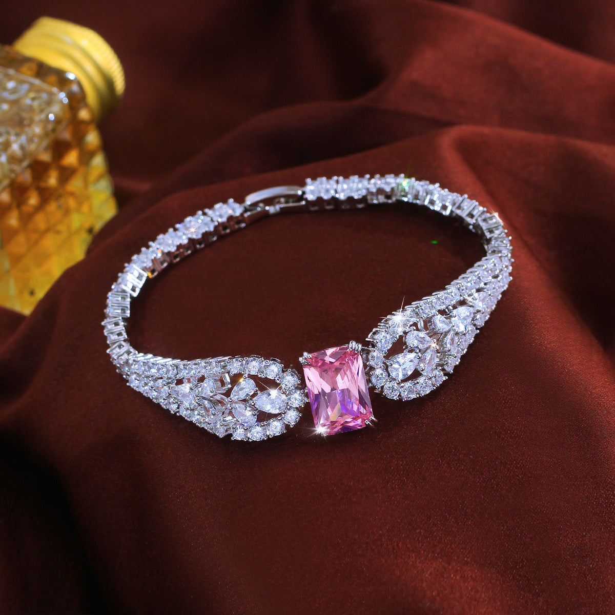 Princess pink diamond earbore hollowed-out minimalist luxury ins-style zircon bracelet sweet and versatile with elegant and sophisticated charm Handcrafted jewelry accessory