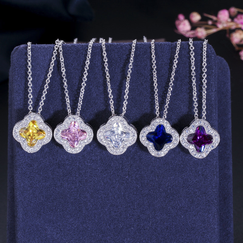 Korean version of micro-set zirconia pendant - Four-leaf clover necklace - Lucky grass accessory