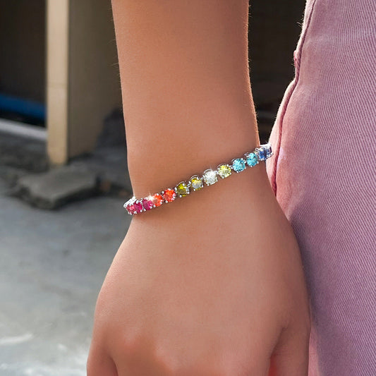 The Ins European Zirconia Bracelet features a single row design, with a 6mm round full-diamond tennis bracelet. It is suitable for cross-border wearing and is a fashionable exquisite and hip accessory