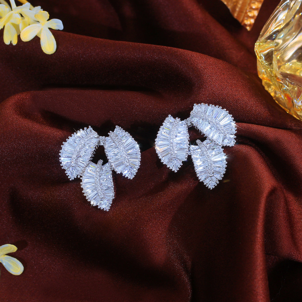 Luxury-sleek and enchanting Korean and Japanese shiny three-dimensional leaf earrings highly versatile and suitable for all occasions featuring small inlay of zirconia unique ear jewelry