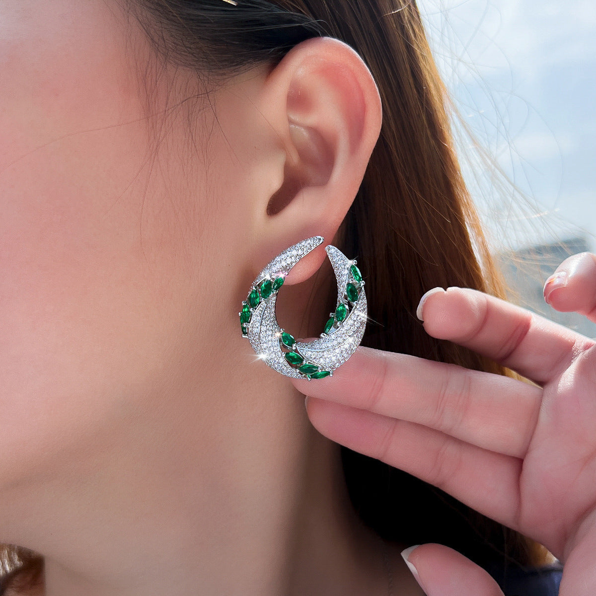 S925 silver needle fashion and luxury emerald-style subtle-set zirconia micro-set stud earrings with C-shaped ear hoop versatile for various occasions and perfect as an accessory