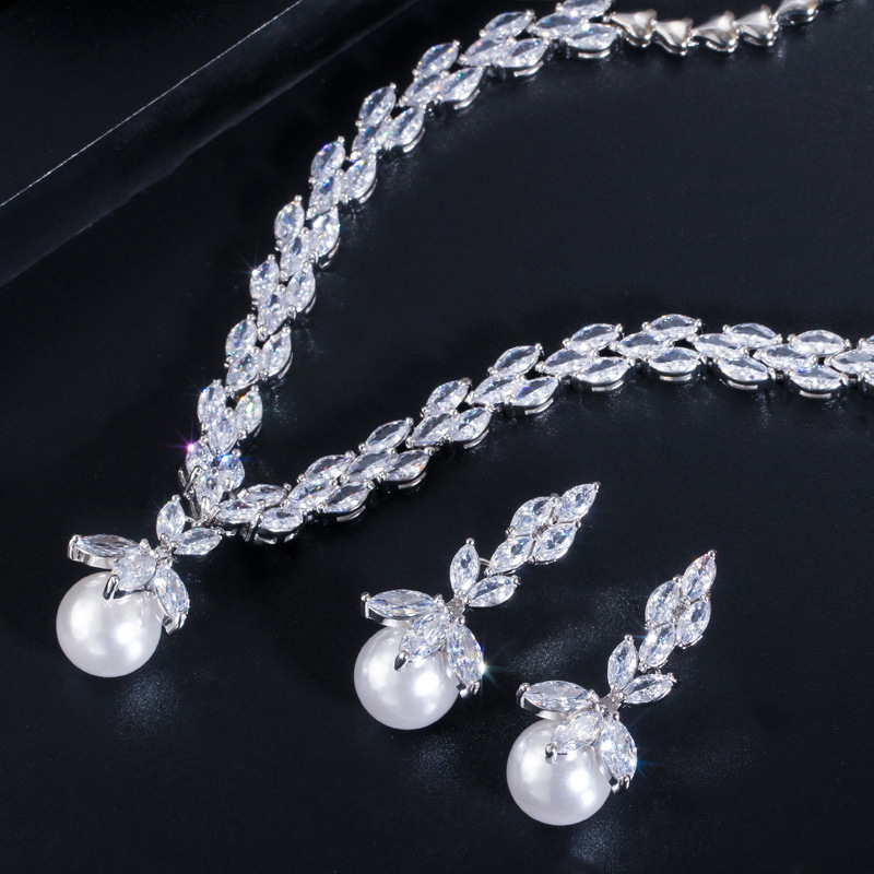 New bridal jewelry set - earrings and necklace in a two-piece chain Zircon shell and pearl Wedding dress and wedding gown accessories