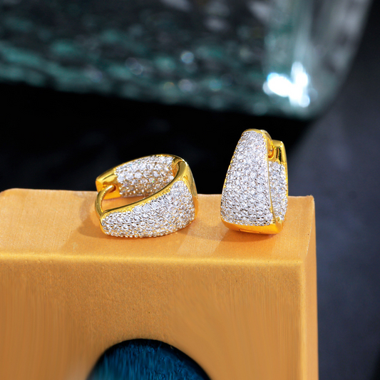 Exclusive design, luxurious and minimalist geometric triangular double-color electroplated 18K gold ear studs with full-set zirconia gemstones - personalized earrings