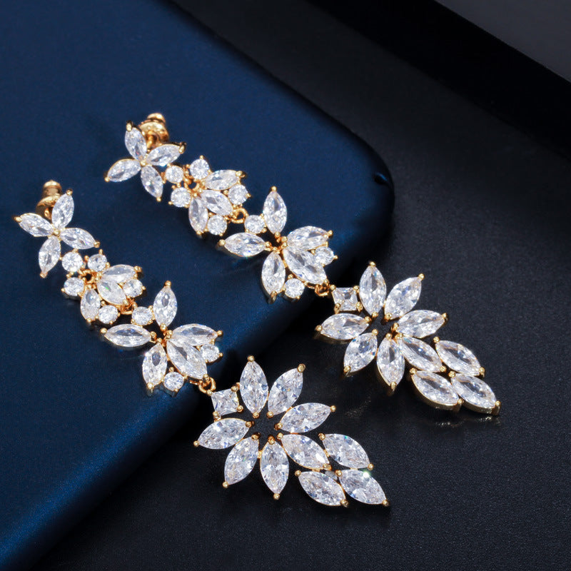 European and American fashion long fringed leaf earrings Imported goods AAA quality zircon earrings Wedding accessories