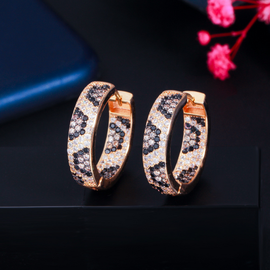 Best-selling new gold-plated leopard-print ear cuffs with tiny zirconia inlays Trendy ear accessories in batch of golden ear clasps