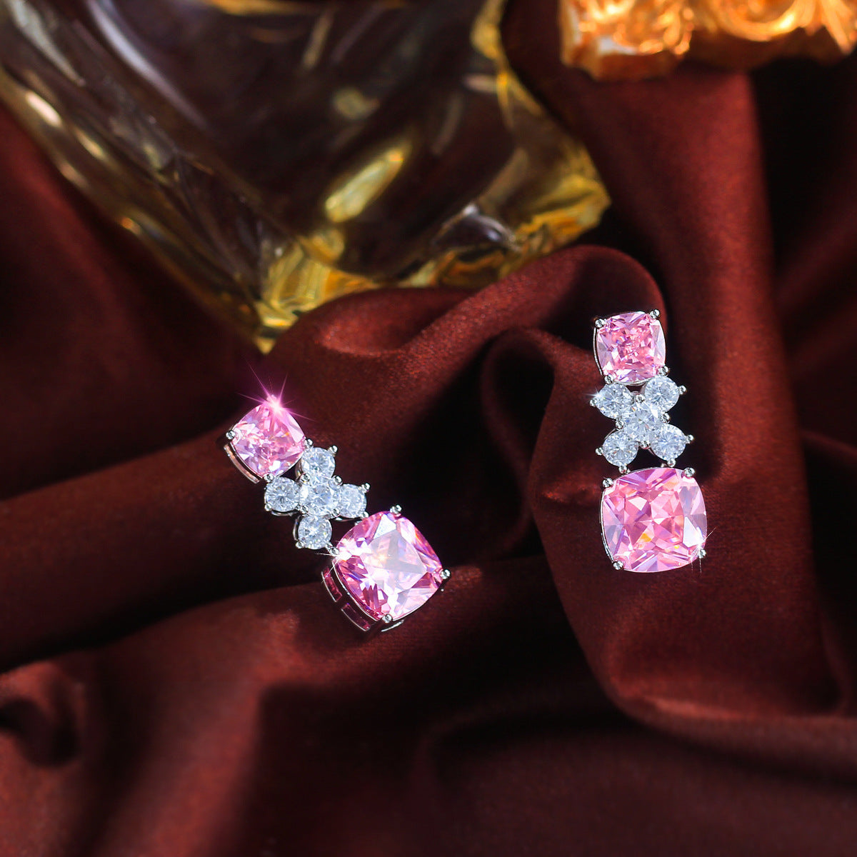 Luxury light and elegant, fresh and sweet, sparkling diamond princess pink square stud earrings for formal events Elegant party earrings with micro-set zirconia in pink color Earrings set with small diamonds