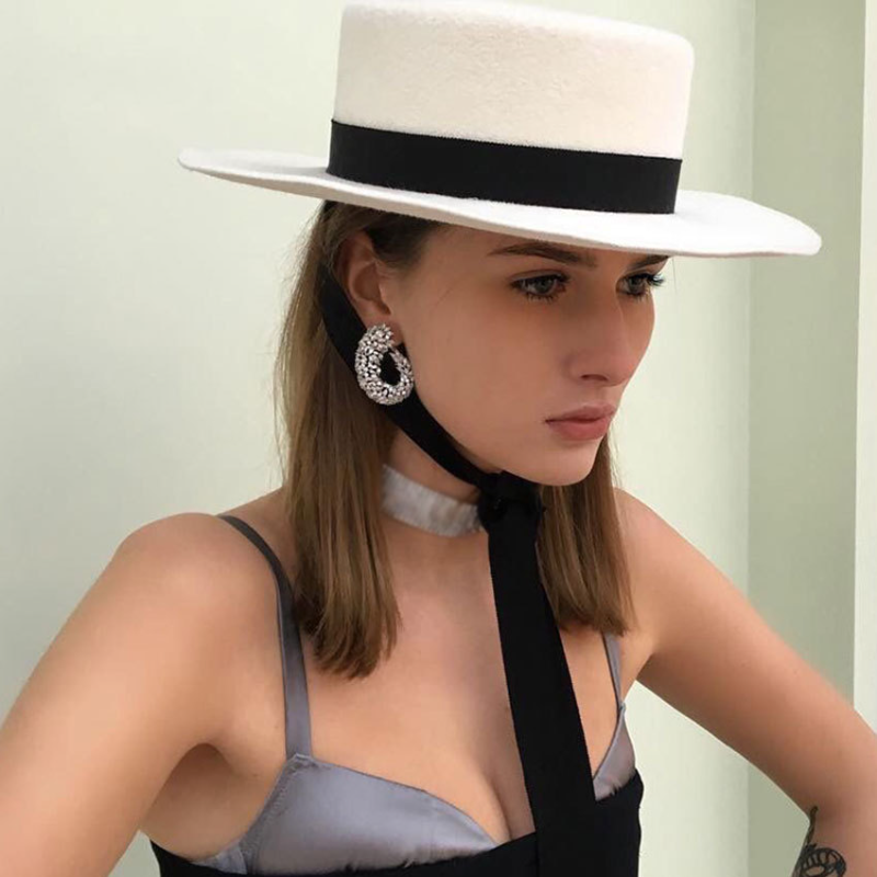 European Heavy Industry Star Fashion High-end and Elegant Leaf-shaped Earrings Set with Zirconia Stones - Versatile and Stylish Ear Accessories