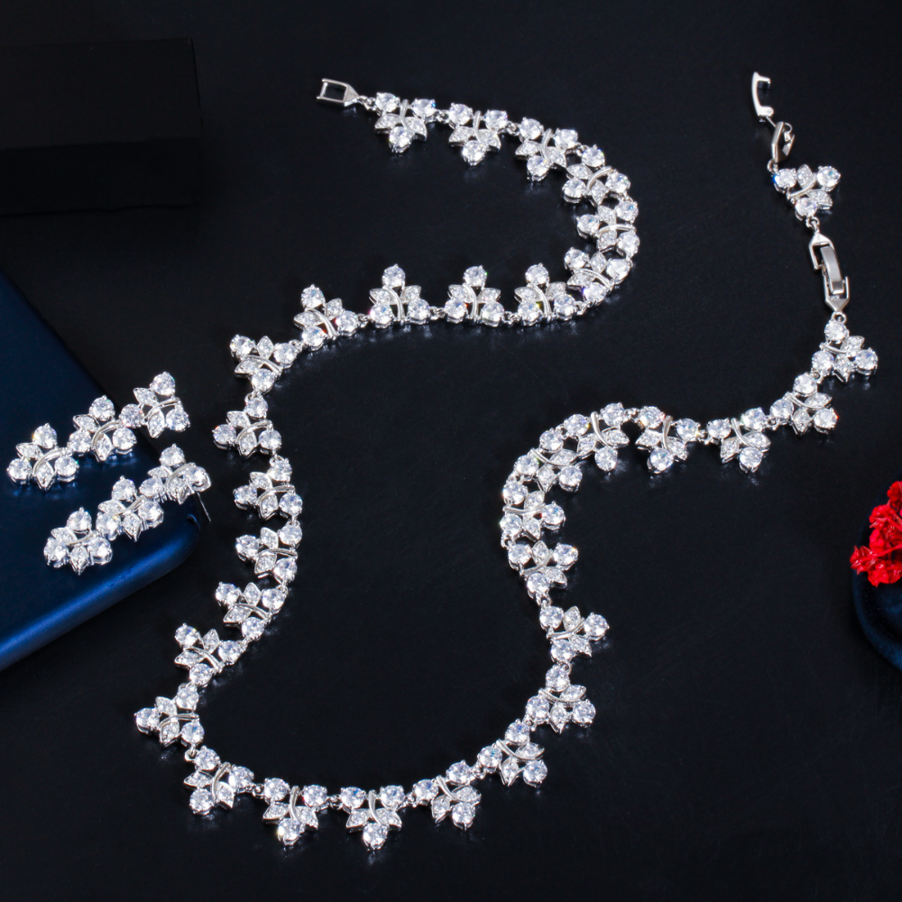 European and American trend simple and fashionable zirconium leaf-shaped bridal necklace and dress matching elegant earrings two-piece set