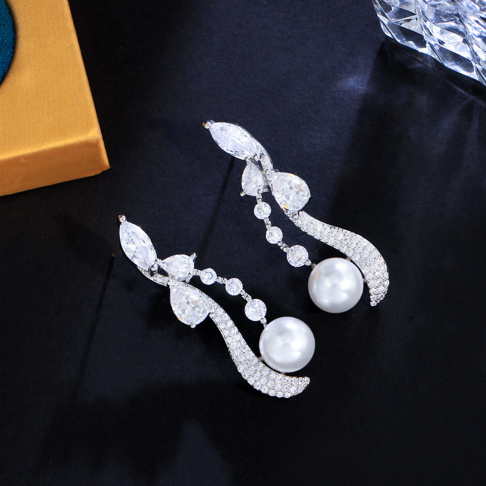 S925 silver needle minimalist and niche zircon twisted geometric pearl earrings, sweet and fashionable style full diamond drop earrings accessory