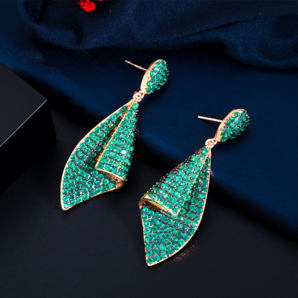 European and American creative micro-set zirconia geometric shape S925 silver needle petal earrings elegant and refined jewelry pieces
