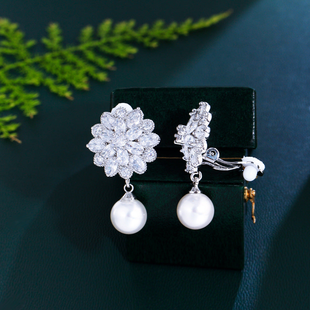 Korean version pearl flower glitter zirconia ear clips - fashionable and light-hearted women's ear accessories