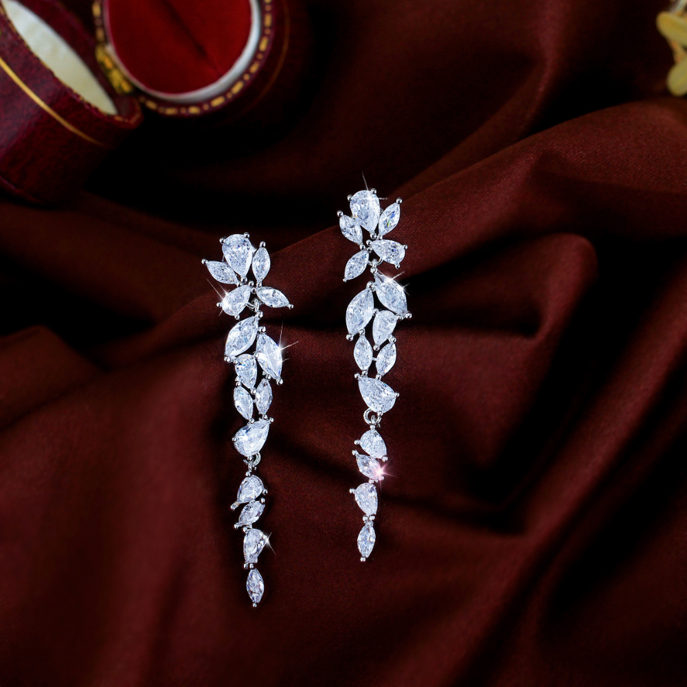 Luxury-luxurious, niche-style long-stemmed fringed zircon ear studs for women featuring a fashionable and elegant look typical of a high-class lady The same style as the flower-shaped earrings for women