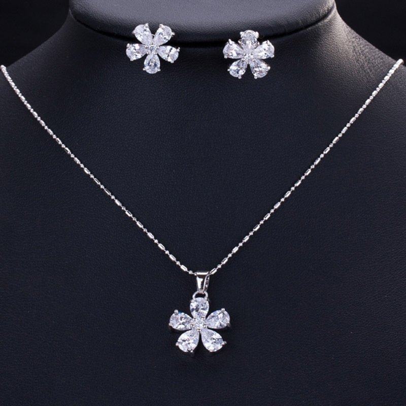 Newly launched bestseller - European and American fashionable jewelry small chain set - women's necklace and earrings set