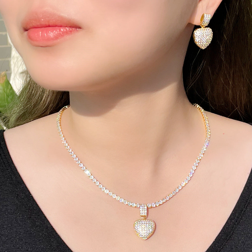 Two sets of matching earrings and necklaces featuring Korean-style pop-style heart-shaped micro-set zirconia and full diamonds This set is suitable for wedding brides and heart-shaped pendant necklaces