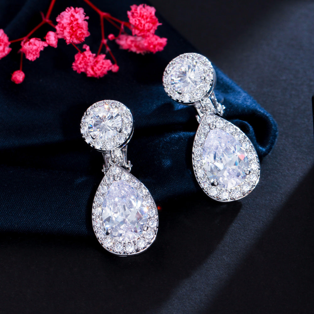 Simple and exclusive droplet-shaped ear clips with eight arrows and eight hearts set with AAA quality zirconia stones as an ear pendant