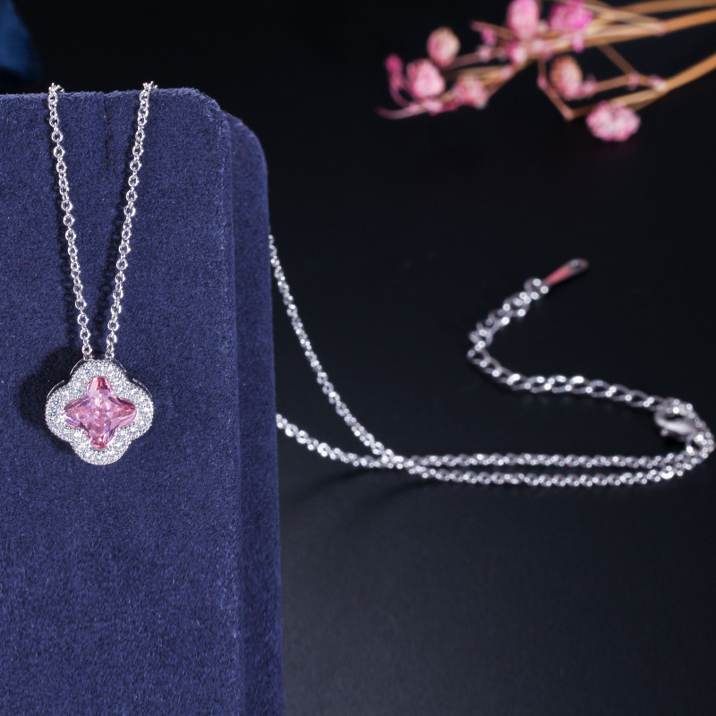 Korean version of micro-set zirconia pendant - Four-leaf clover necklace - Lucky grass accessory