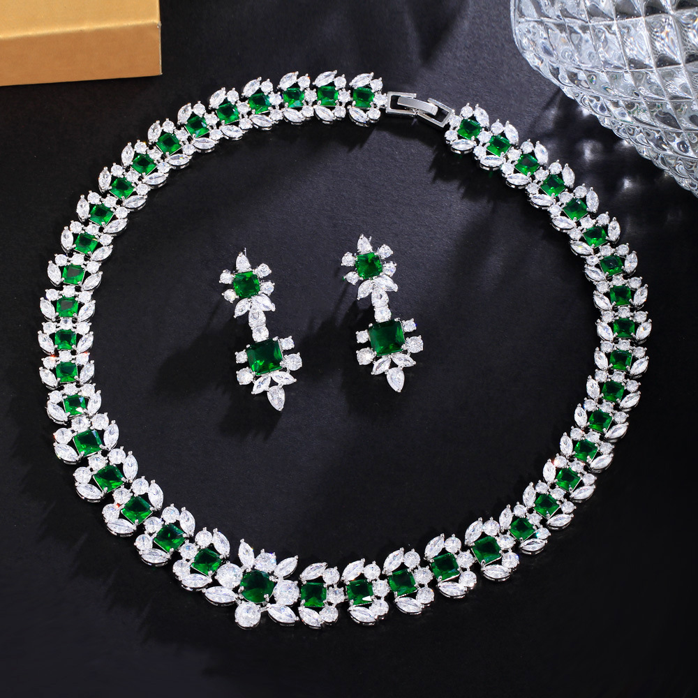 European and American haute couture style luxurious emerald and zircon bracelet for formal event dress accessories fully set with diamonds necklace and earrings set
