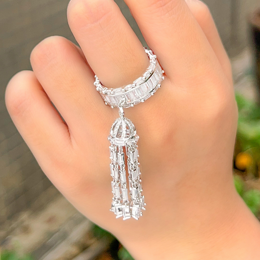 Designer Ins series full-diamond fringed ultra-gorgeous ring with three-dimensional micro-set zirconia hollow design unique personalized finger ring accessory