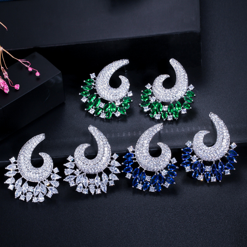 New European-style creative exaggerated diamond earrings. Ultra-shiny zirconia women's versatile ear accessories