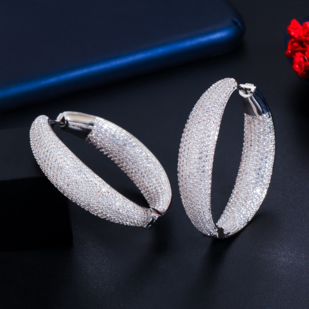 European and American minimalist round ear ring with micro-set sparkling diamonds and zirconium stones copper-plated gold fashionable earrings