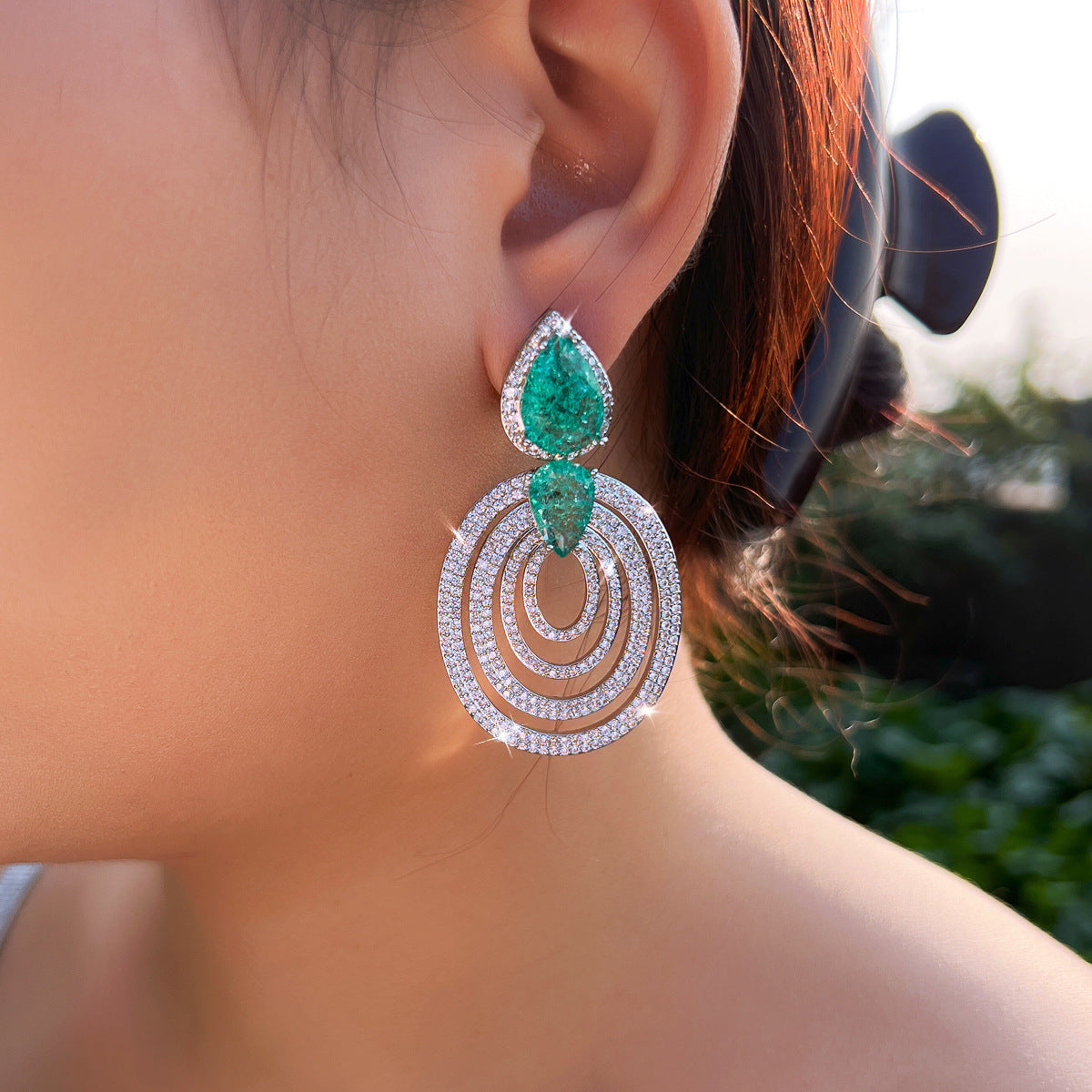 European and American geometric design oval large hoop earrings in S925 silver Lightweight and luxurious style Suitable for formal evening gowns Women's earrings