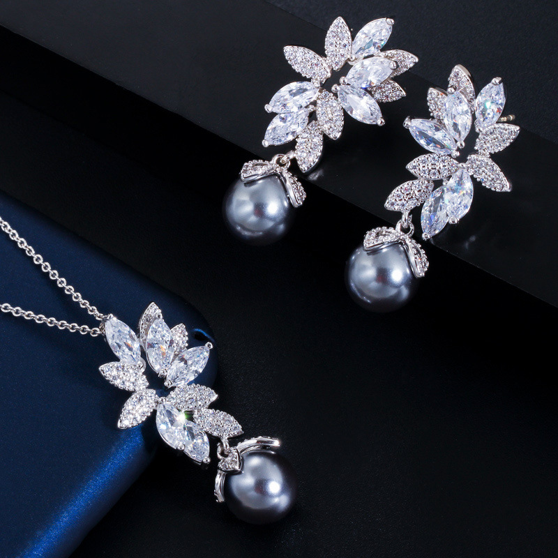 Korean-style fashion versatile S925 pure silver needle micro-set zirconia shell pearl necklace earrings and chain set. For women