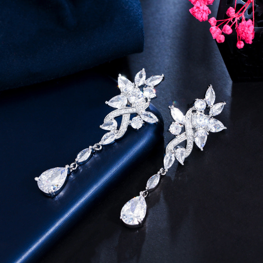 European style long luxurious leaf-shaped drop women's earrings with zircon gemstones